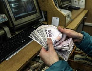 Turkish Central Bank calls emergency meeting as lira falls