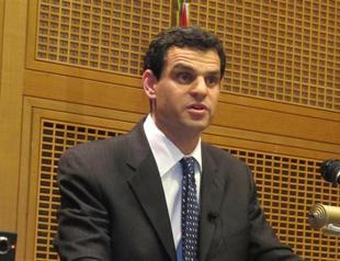 US official warns against business deals with Iran despite fresh deal