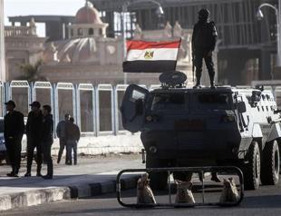 Egypts Morsi back on trial, police general shot dead