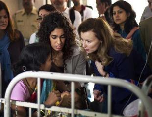 Trierweiler puts split behind her on India charity visit