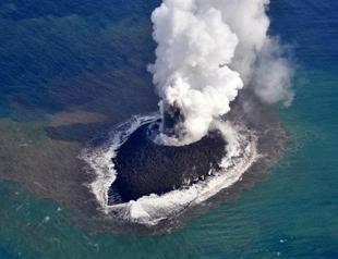 New Japan islet created in volcano eruption