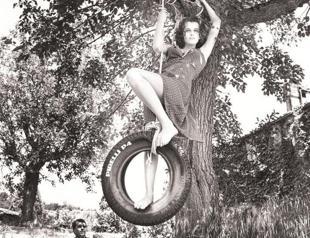 Pirelli releases calendar shot by Newton in 1986