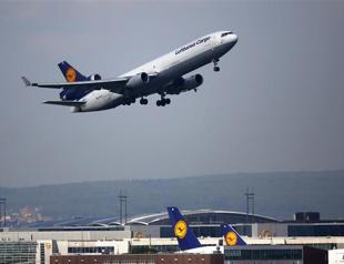 Czech police search Lufthansa flight after bomb threat