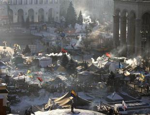 Ukraine repeals tough laws, army calls for urgent steps