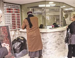 Turks hoard dollars fearing lira rout will continue