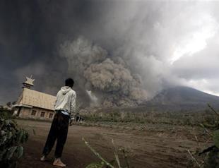 Fears death toll could rise in Indonesia volcano eruption