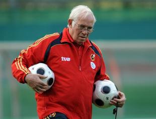 Tributes pour in for Aragones