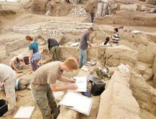 Centuries-old fabric found in Çatalhöyük