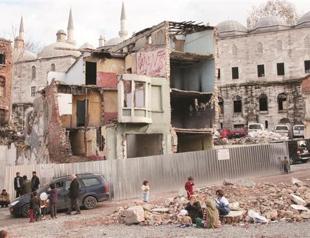 Syrian refugees in Istanbuls old Fatih district