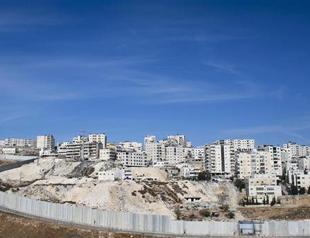 Israel court orders govt to explain West Bank barrier route