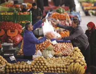 Surge in potato price adds political pressure in Turkey