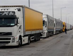 Bulgaria says will apply to European Commission if truck deadlock continues