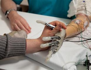 Bionic hand can now sense shape, texture