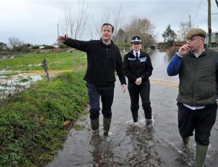 UKs Cameron visits flooded areas as blame game escalates