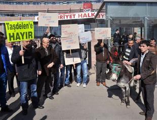 Main opposition CHP grassroots in protest over new municipal candidates
