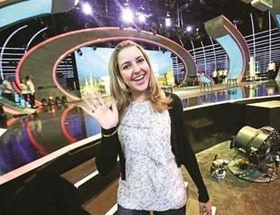 American girl sings in Arabic, wows audiences