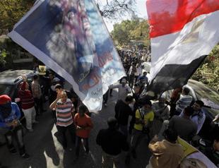 Egyptian police fire tear gas to end clashes in Cairo