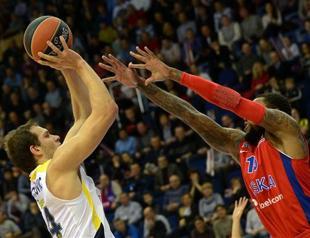 Fenerbahçe takes Moscow, Efes fails to secure Top 16 after succumbing at home
