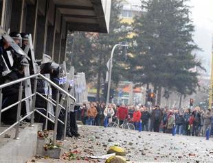 More than 130 injured in anti-government protests in Bosnia