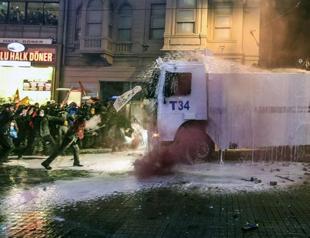 Police disperse protest against Internet law in Istanbul’s Taksim