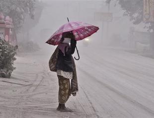Three dead, flights disrupted as Indonesia volcano erupts
