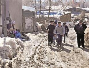 Locals ban politicians’ entry into street due to lack of infrastructure in southeastern Turkey