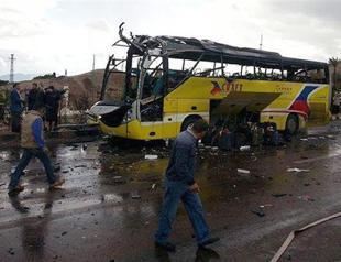 4 killed as bomb hits Egypt bus carrying South Korean tourists