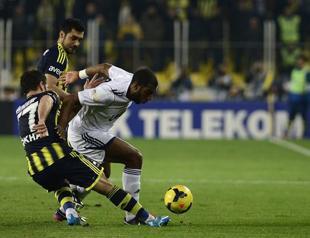 Fenerbahçe beats Kasımpaşa in politically charged game