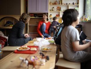 Paris restaurants usher ugly customers to back tables