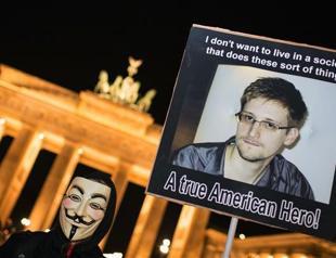 Snowden persuaded other NSA workers to give up passwords: sources