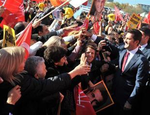 CHP stages flamboyant ceremony for Şişli Mayor Sarıgüls return to party