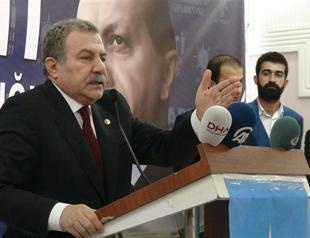 Turkeys ex-interior minister denounces leaked phone call to son during graft raid as ‘illegal’