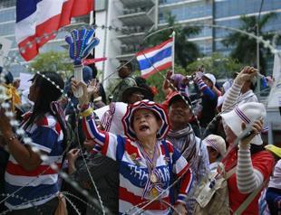 Thai court bans use of force against peaceful protests