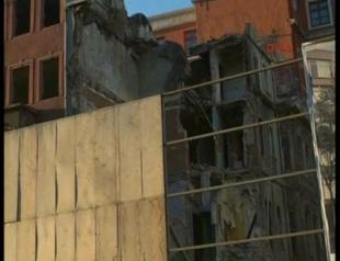 Part of building collapses in Istanbuls Beyoğlu