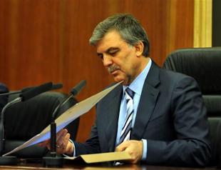 Turkish President Gül approves judicial law with reservations