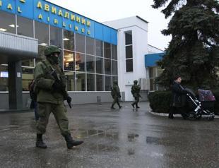 Armed men seize two airports in Ukraines Crimea, Russia denies involvement