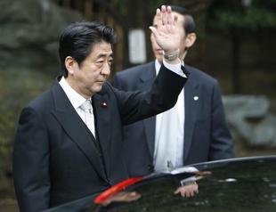 Japan PM Abe visits Yasukuni war shrine