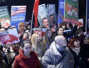Protest staged in Istanbul to denounce government over graft allegations