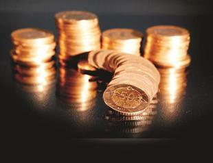 Turkish lira falls to record low under political pressure