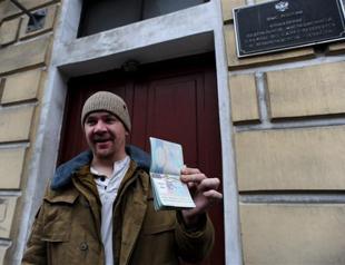 First Greenpeace activist gets visa to leave Russia
