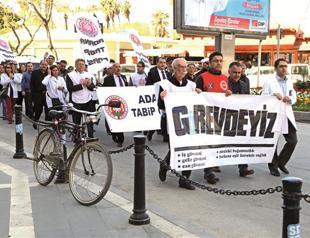 Turkish health workers on one day strike for demands