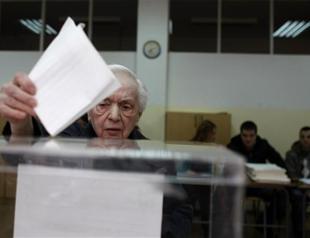 Serbia votes in snap polls amid gloomy economy