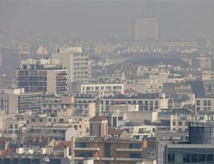 France curbs Paris car drivers to combat dangerous smog