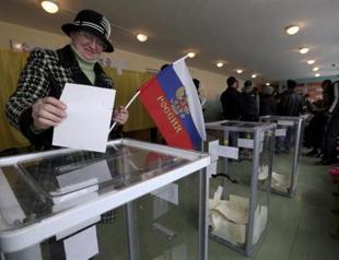 Crimeans vote union with Russia as tensions rise