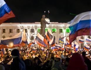 Crimea declares independence from Ukraine, applies to join Russia