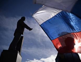 Putin to sign treaty to make Crimea part of Russia