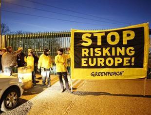 Greenpeace activists arrested in French nuclear break-in