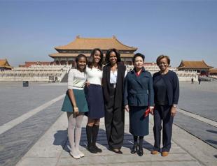 Michelle Obama tours Beijings Forbidden City