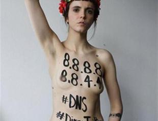 FEMEN does a number on Turkeys Twitter ban