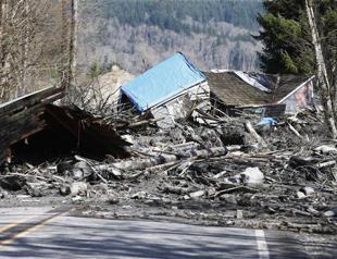 Eight killed, 18 missing in massive US landslide